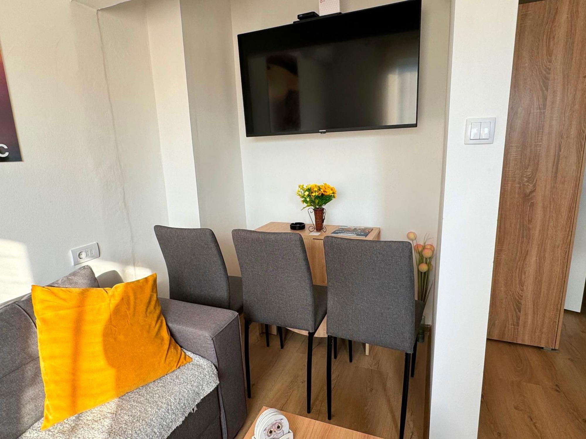 Vuk Apartman Доньи-Милановац Экстерьер фото